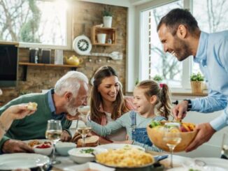 3 Ways To Better Include Elderly Loved Ones In Family Traditions